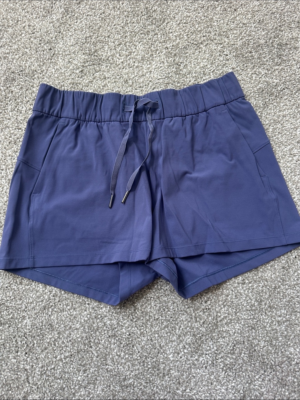 Lululemon On the Fly Mid rise short